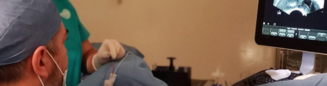 Dr. Castillo in the surgery room, performing an IVF in Mexico