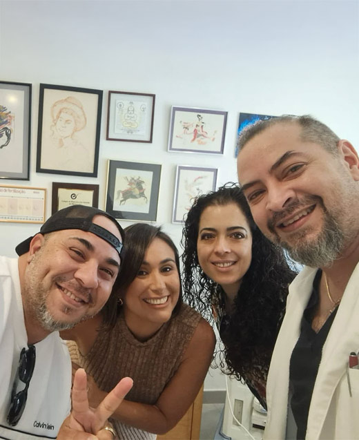 Patients from America at the clinic coming from an IVF procedure with Dr. Castillo. His wife is also present in the picture.